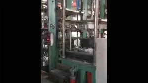 مكبس الفلكنة الهيدروليكي للإطارات الصلبة